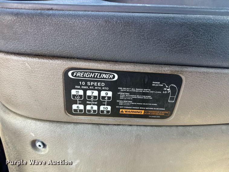 image for item DW1782 2014 Freightliner Cascadia  semi truck