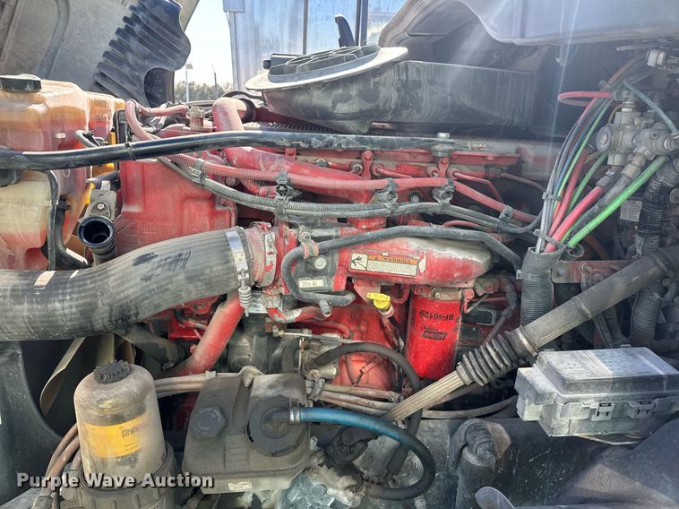 image for item DW1782 2014 Freightliner Cascadia  semi truck