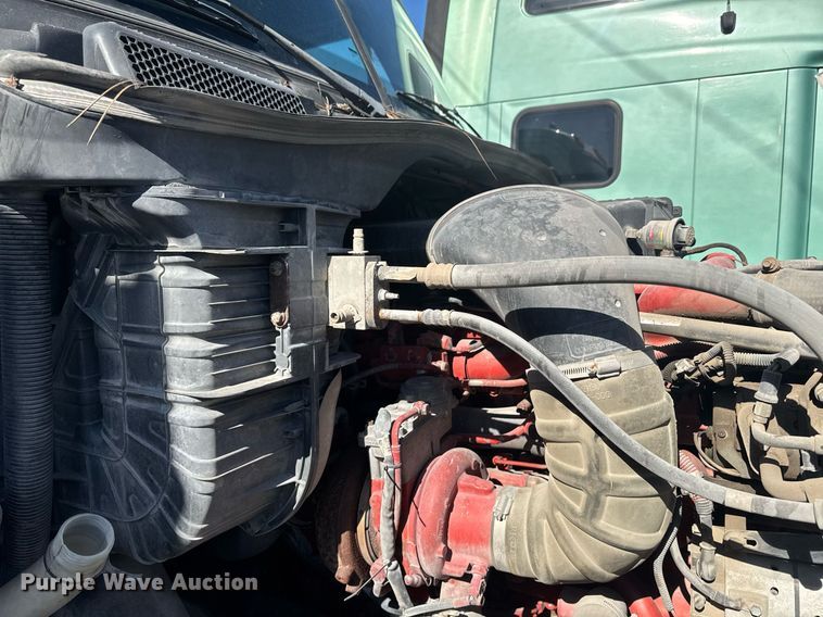 image for item DW1782 2014 Freightliner Cascadia  semi truck