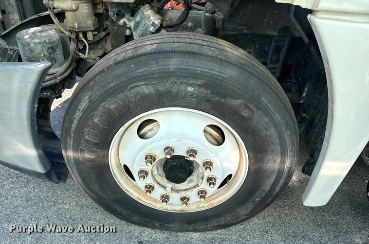 image for item DW1782 2014 Freightliner Cascadia  semi truck