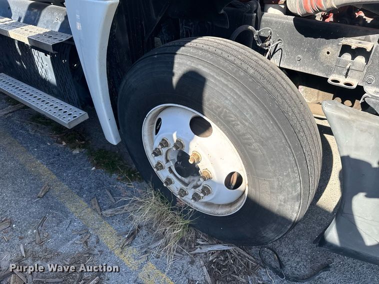 image for item DW1782 2014 Freightliner Cascadia  semi truck