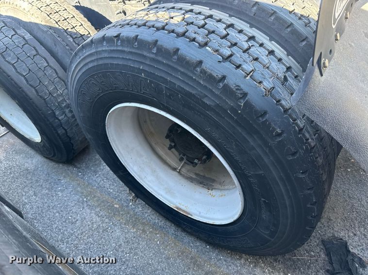 image for item DW1782 2014 Freightliner Cascadia  semi truck