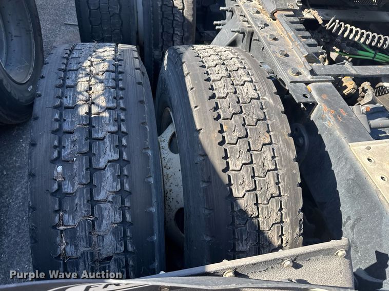 image for item DW1782 2014 Freightliner Cascadia  semi truck