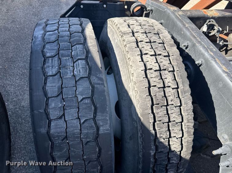 image for item DW1782 2014 Freightliner Cascadia  semi truck