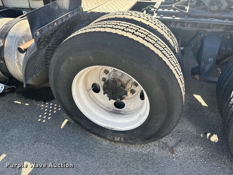 image for item DW1782 2014 Freightliner Cascadia  semi truck