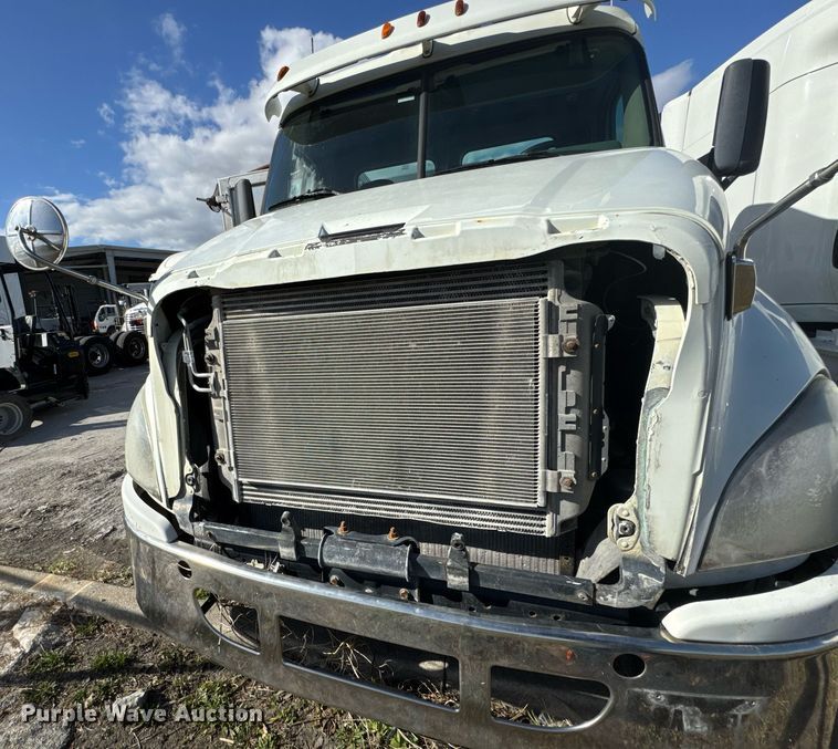 image for item DW1789 2014 Freightliner Cascadia semi truck