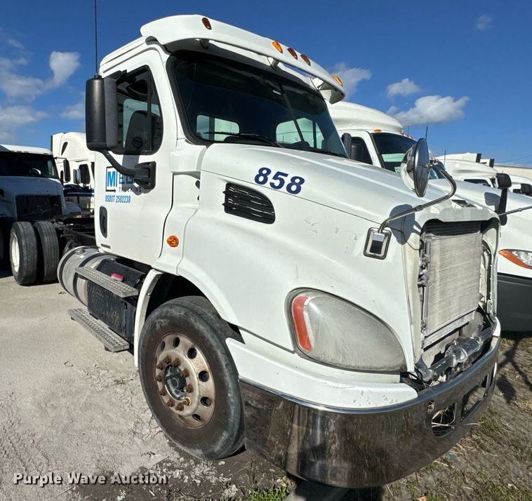 image for item DW1789 2014 Freightliner Cascadia semi truck