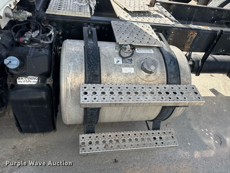 image for item DW1789 2014 Freightliner Cascadia semi truck