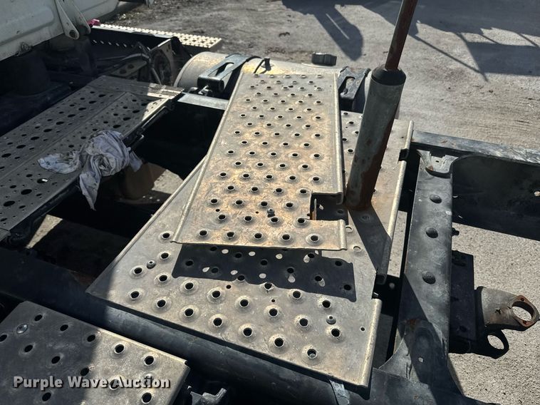 image for item DW1789 2014 Freightliner Cascadia semi truck