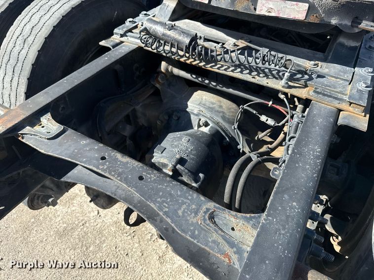 image for item DW1789 2014 Freightliner Cascadia semi truck