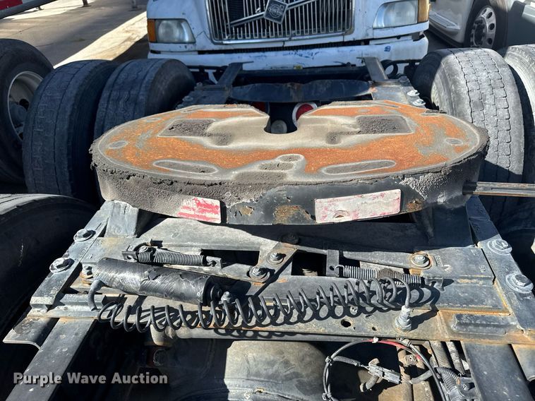 image for item DW1789 2014 Freightliner Cascadia semi truck