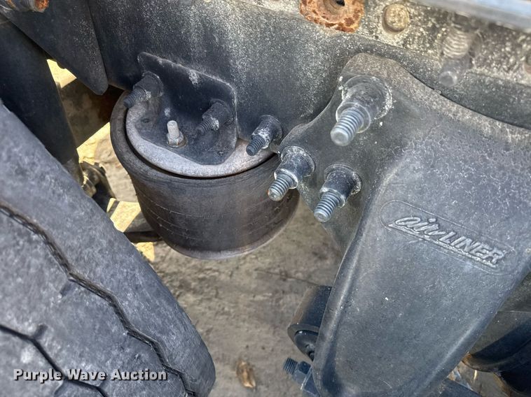 image for item DW1789 2014 Freightliner Cascadia semi truck