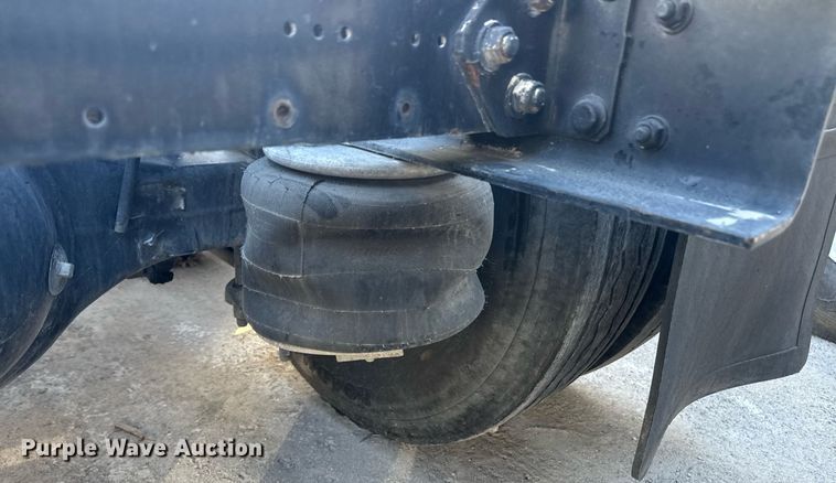 image for item DW1789 2014 Freightliner Cascadia semi truck