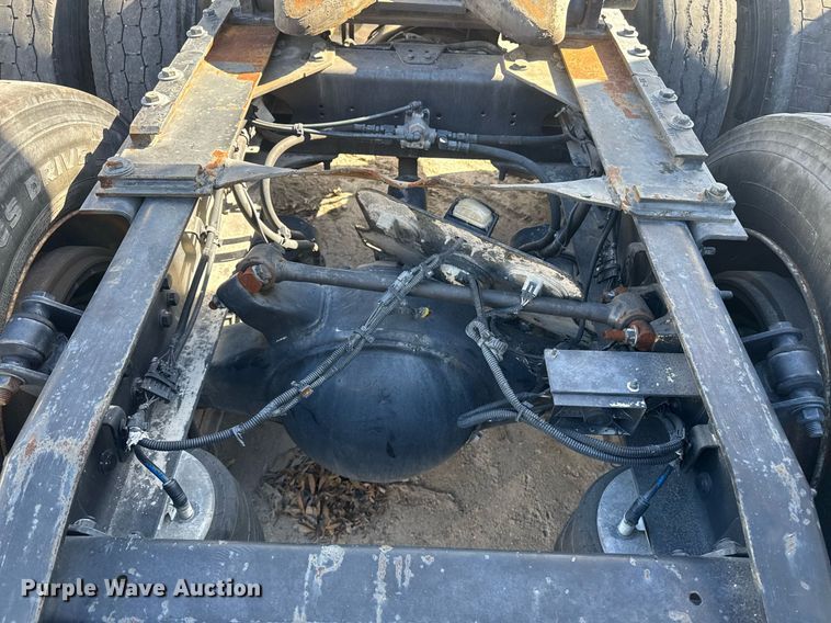 image for item DW1789 2014 Freightliner Cascadia semi truck