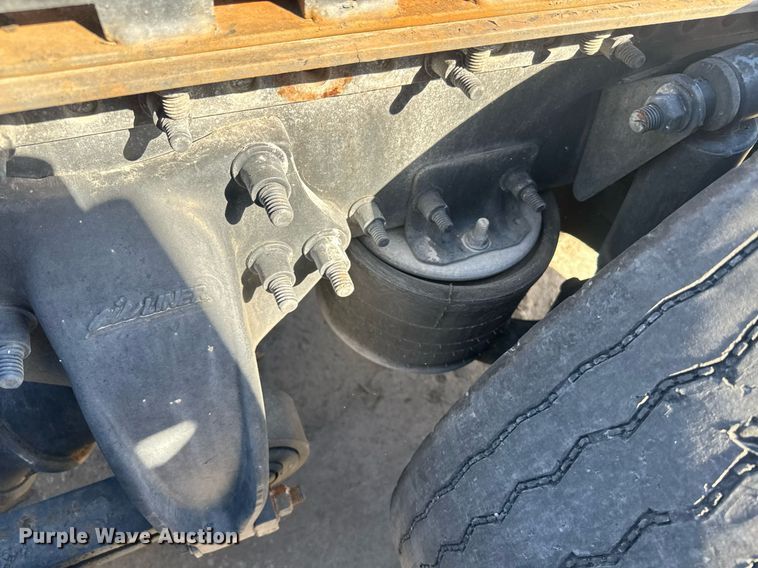 image for item DW1789 2014 Freightliner Cascadia semi truck