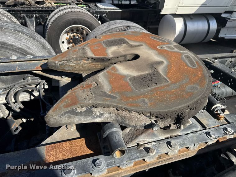 image for item DW1789 2014 Freightliner Cascadia semi truck