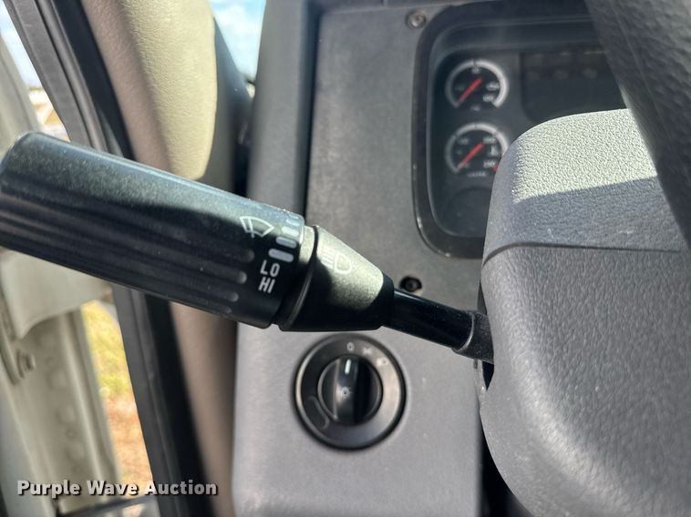 image for item DW1789 2014 Freightliner Cascadia semi truck