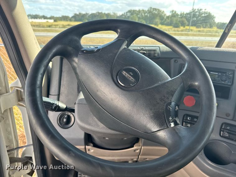 image for item DW1789 2014 Freightliner Cascadia semi truck