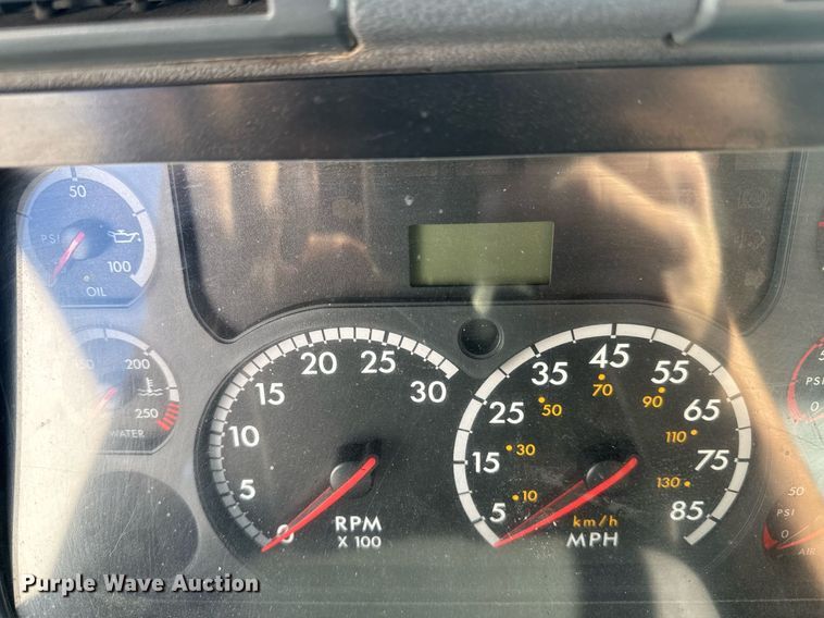 image for item DW1789 2014 Freightliner Cascadia semi truck