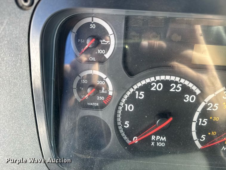 image for item DW1789 2014 Freightliner Cascadia semi truck