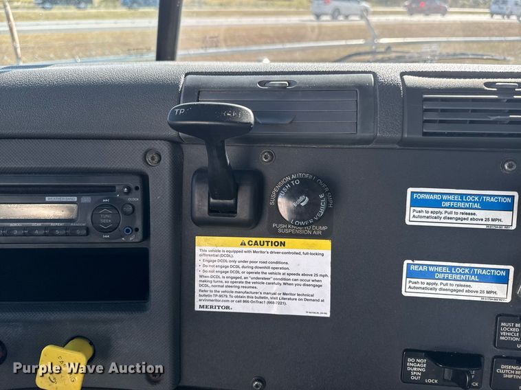 image for item DW1789 2014 Freightliner Cascadia semi truck