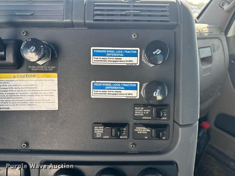 image for item DW1789 2014 Freightliner Cascadia semi truck