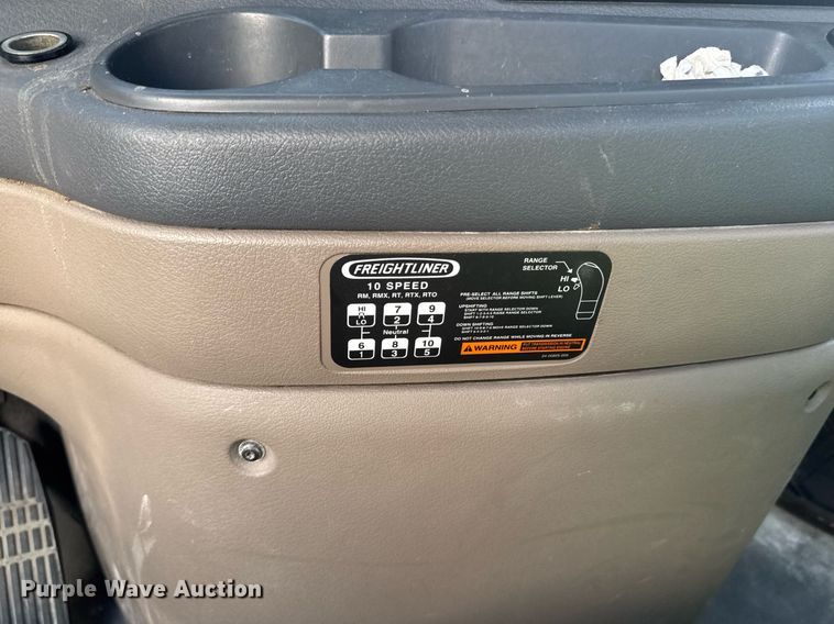 image for item DW1789 2014 Freightliner Cascadia semi truck