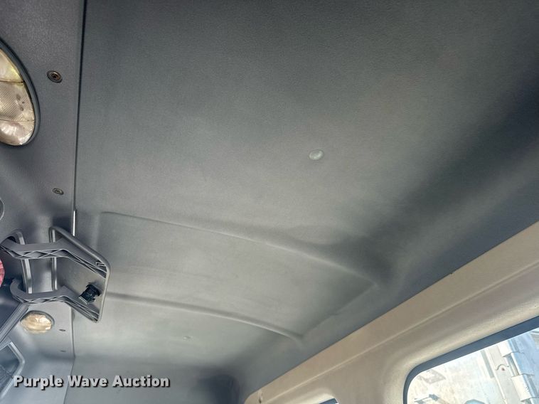 image for item DW1789 2014 Freightliner Cascadia semi truck