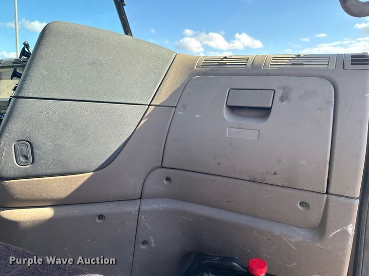 image for item DW1789 2014 Freightliner Cascadia semi truck