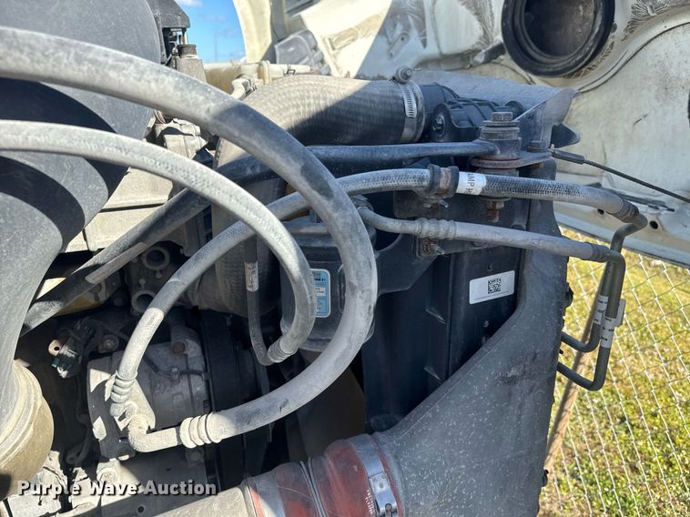 image for item DW1789 2014 Freightliner Cascadia semi truck