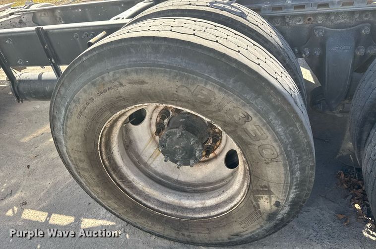 image for item DW1789 2014 Freightliner Cascadia semi truck