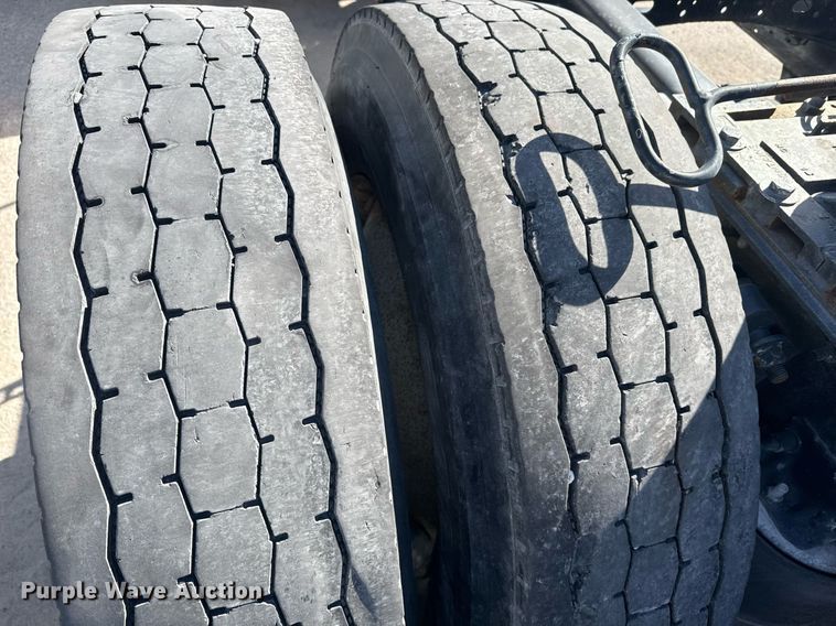 image for item DW1789 2014 Freightliner Cascadia semi truck