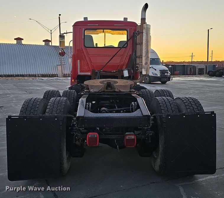 image for item DW3156 2008 Mack CHU613 semi truck