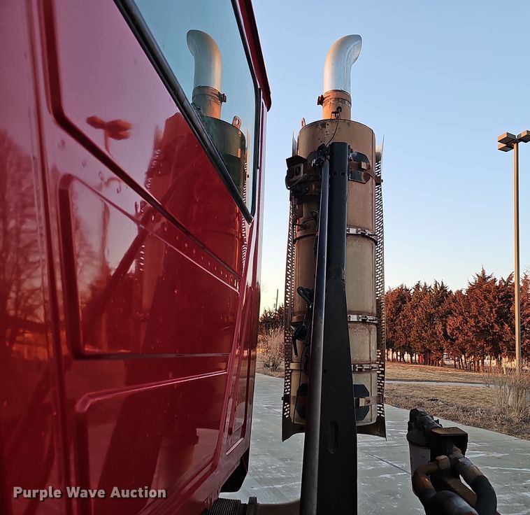 image for item DW3156 2008 Mack CHU613 semi truck