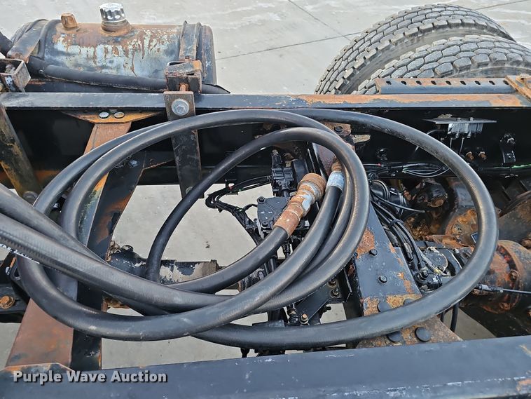 image for item DW3156 2008 Mack CHU613 semi truck