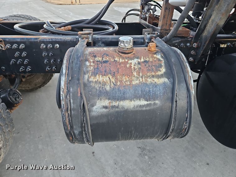 image for item DW3156 2008 Mack CHU613 semi truck