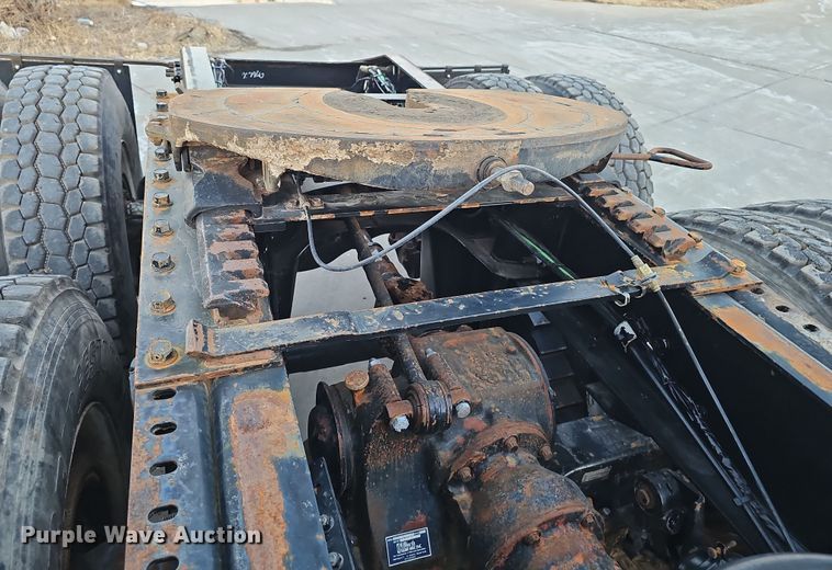 image for item DW3156 2008 Mack CHU613 semi truck