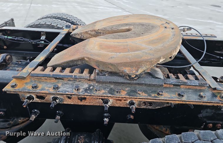 image for item DW3156 2008 Mack CHU613 semi truck