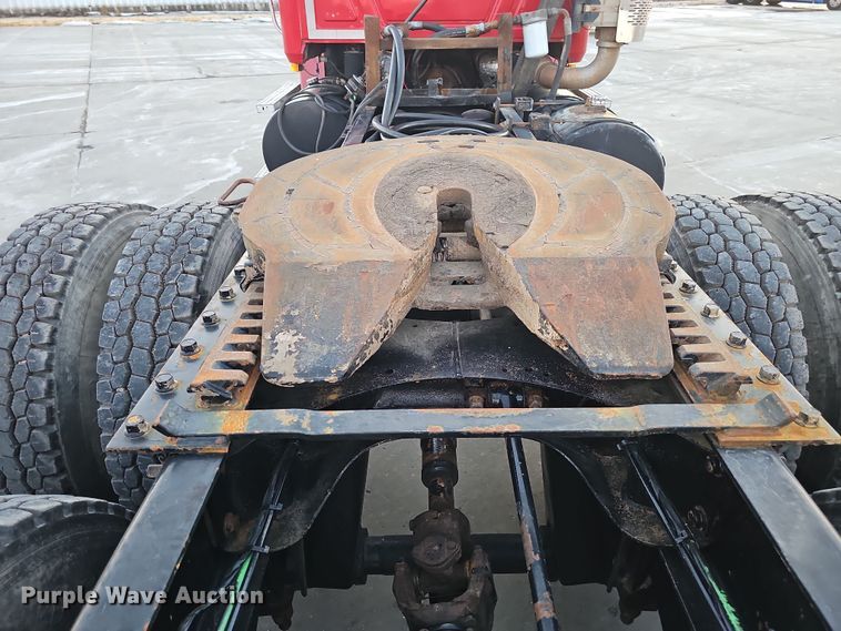 image for item DW3156 2008 Mack CHU613 semi truck