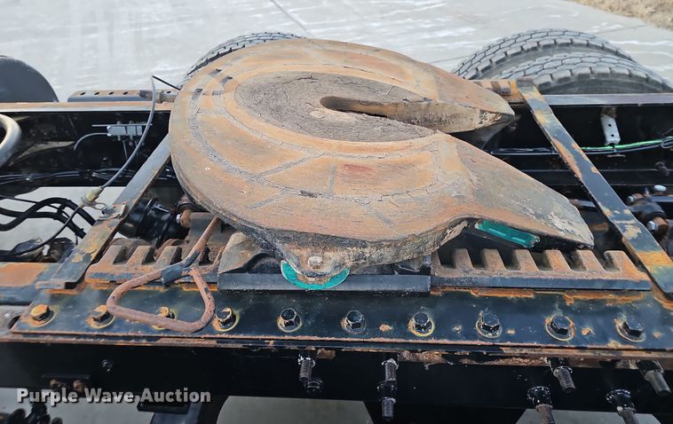 image for item DW3156 2008 Mack CHU613 semi truck