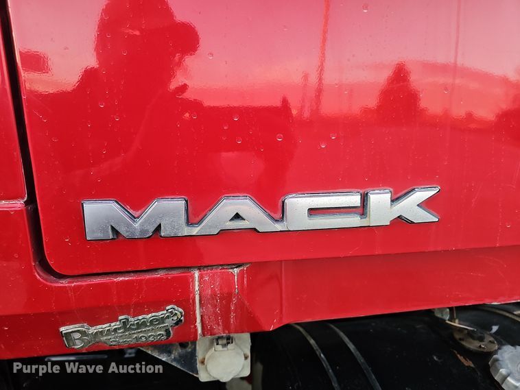 image for item DW3156 2008 Mack CHU613 semi truck
