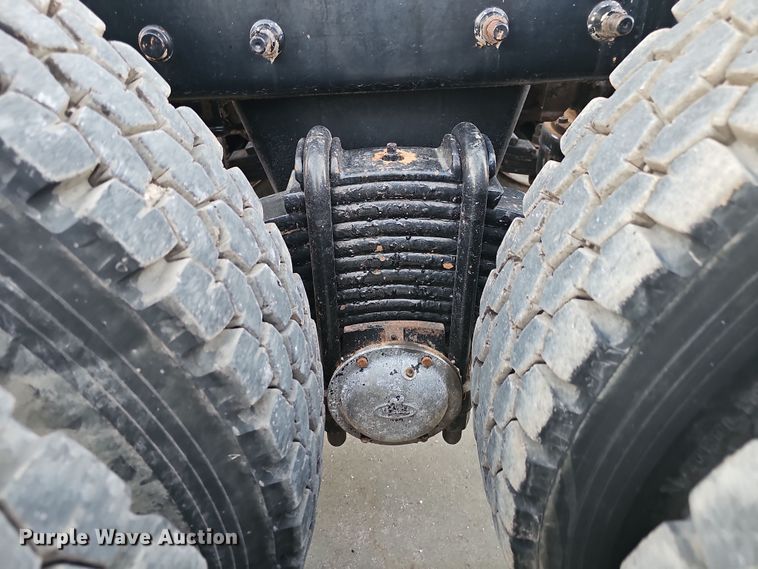 image for item DW3156 2008 Mack CHU613 semi truck