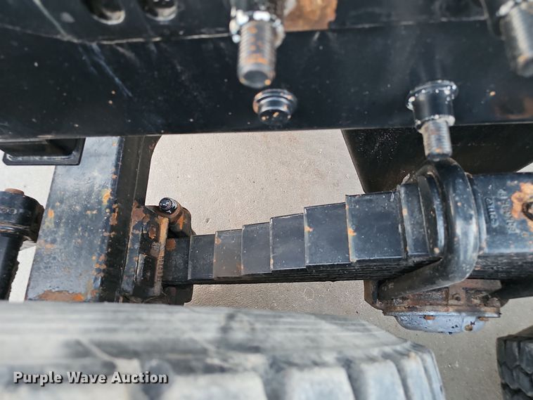 image for item DW3156 2008 Mack CHU613 semi truck