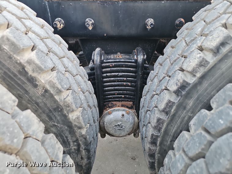 image for item DW3156 2008 Mack CHU613 semi truck