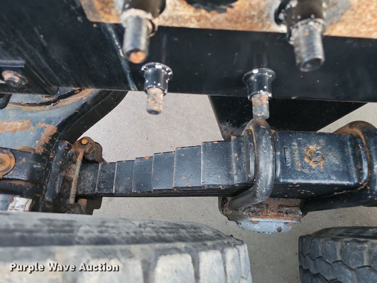 image for item DW3156 2008 Mack CHU613 semi truck