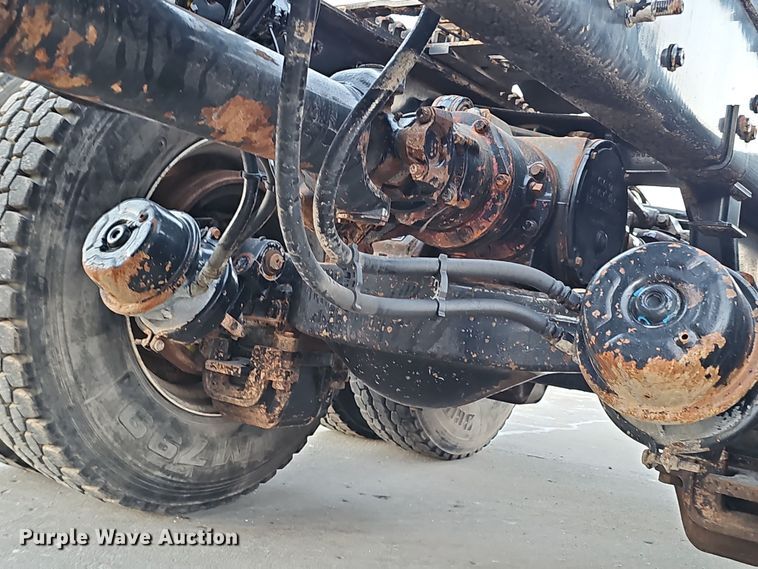 image for item DW3156 2008 Mack CHU613 semi truck