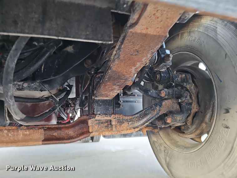 image for item DW3156 2008 Mack CHU613 semi truck