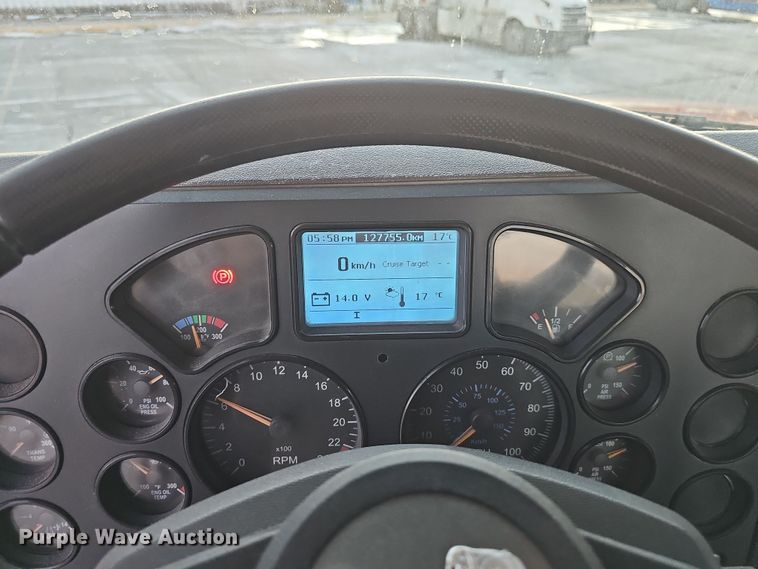 image for item DW3156 2008 Mack CHU613 semi truck