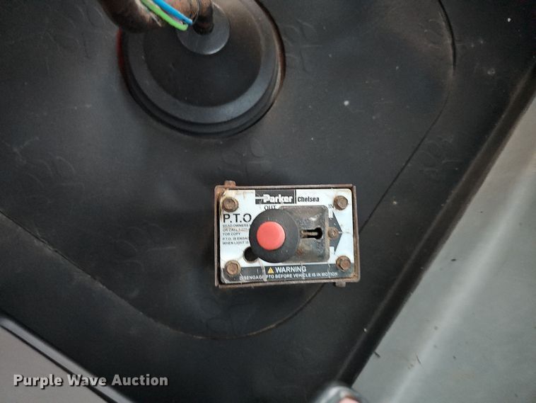 image for item DW3156 2008 Mack CHU613 semi truck