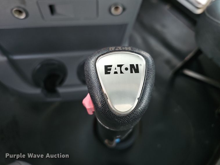 image for item DW3156 2008 Mack CHU613 semi truck